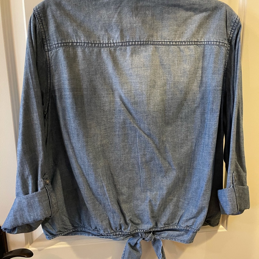 Chico’s Denim Tie Shirt Size 2 (Large) Blue NWOT - Picture 3 of 3